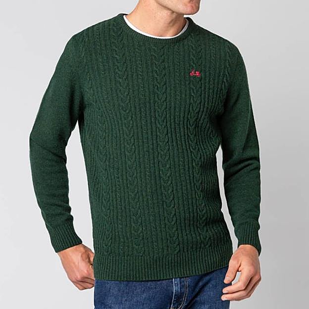 Imagen principal - Jersey masculino, el básico al que recurren famosas e influencers para triunfar con sus looks del día a día (y estos son los más bonitos)