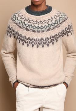 Imagen secundaria 2 - Jersey masculino, el básico al que recurren famosas e influencers para triunfar con sus looks del día a día (y estos son los más bonitos)