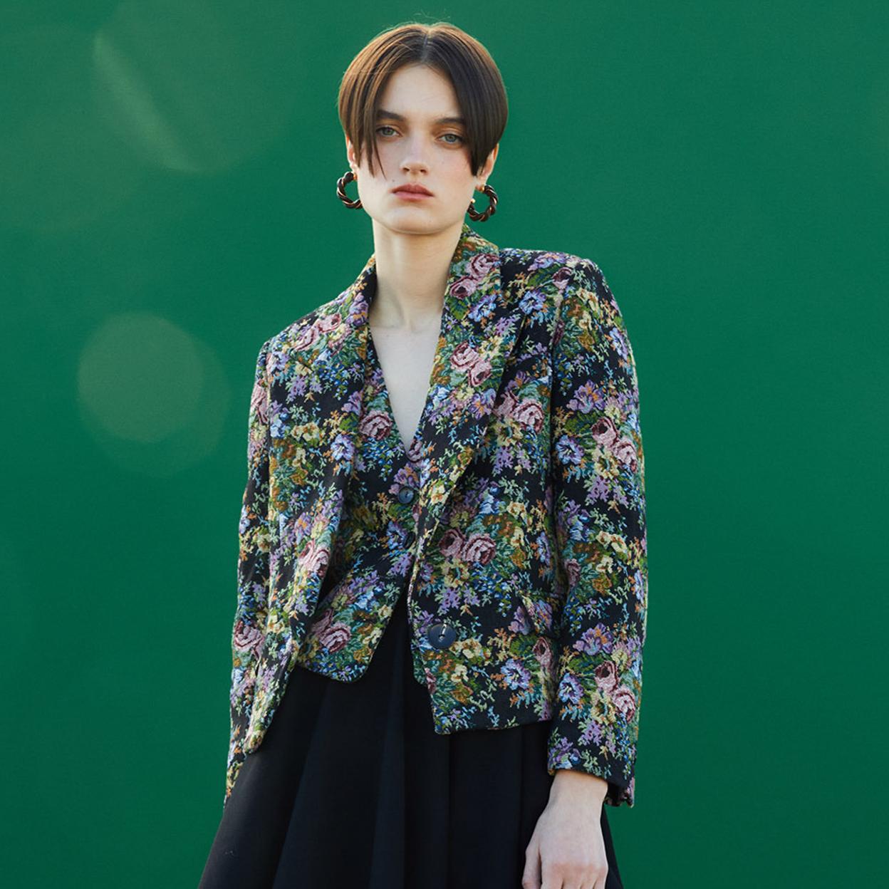 Pincha en la imagen para ver las compras de la semana: jerséis espectaculares, vetidos de fiesta y bolsos personalizados de Zara que ya tienen lista de espera.