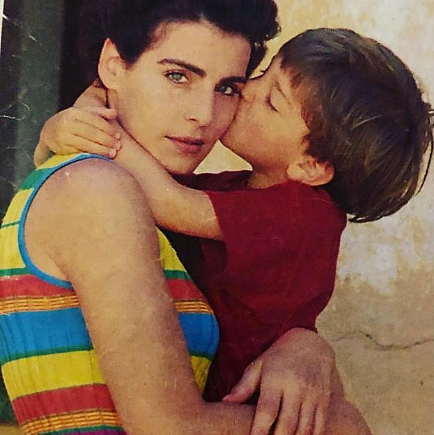 Antonia Dell'Atte con su hijo