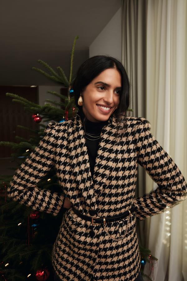 Americana de estampado de pata de gallo (59,99 euros).