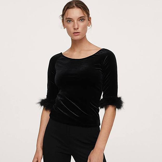 Imagen principal - Estas son las camisetas más elegantes, glamurosas y originales para looks de fiesta (o para el día a día con vaqueros)