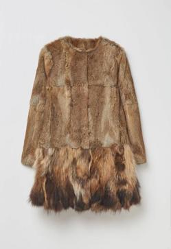 Imagen secundaria 2 - Los abrigos de pelo más sofisticados y calentitos del invierno para derrochar glamour a diario