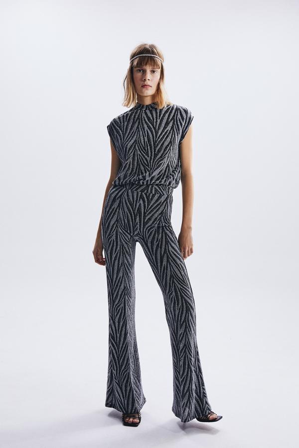 Conjunto de lentejuelas con cuerpo (21,99 euros) y pantalones (23,99 euros).