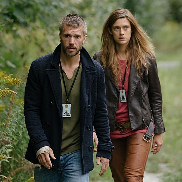 Lars y Alfhildir investigando. 