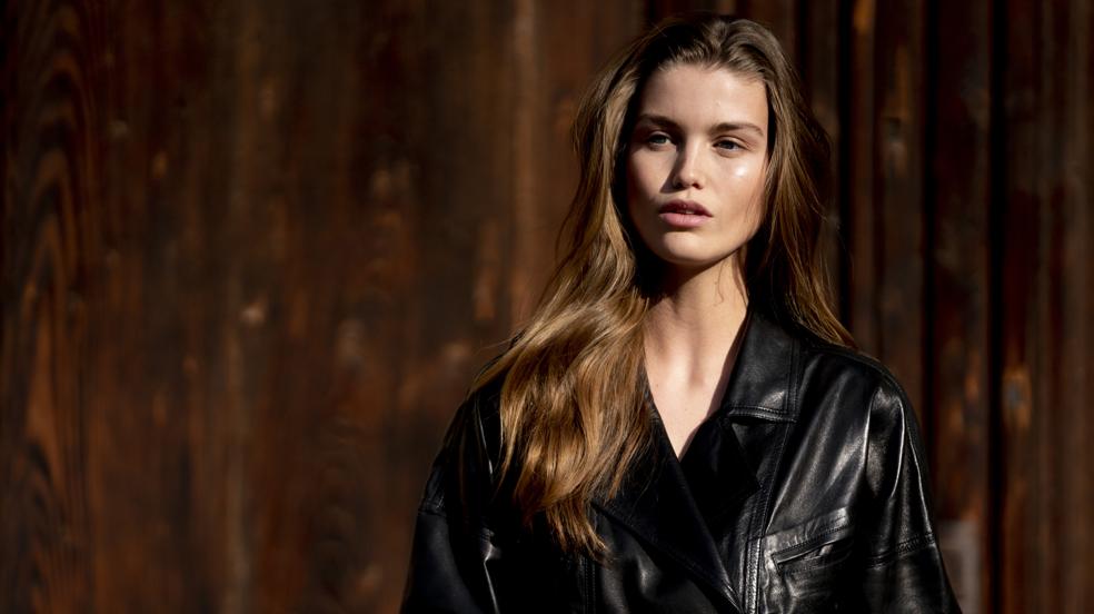 Si quieres empezar diciembre con una blazer infalible no te pierdas estas en efecto piel que vas a combinar con pantalones y faldas