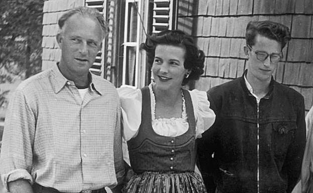 El rey Leopoldo III con su mujer y su hijo el príncipe Balduino.