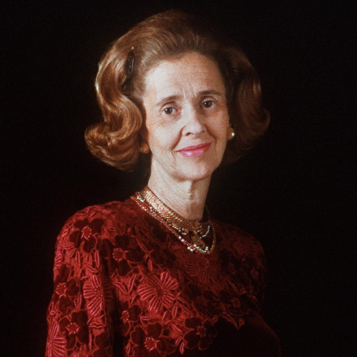 Pincha en la foto para ver la historia detrás de las 15 tiaras más impactantes de la realeza: de Doña Letizia a la reina Isabel II.