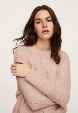 Imagen secundaria 2 - Los clásicos jerséis metalizados son una apuesta segura. Jersey plateado de punto fino de Sfera (23,99 euros). 2. Jersey oversize metalizado de Zara (39,99 euros). 3. Jersey calado en color rosa pastel de Mango (25,99 euros). 