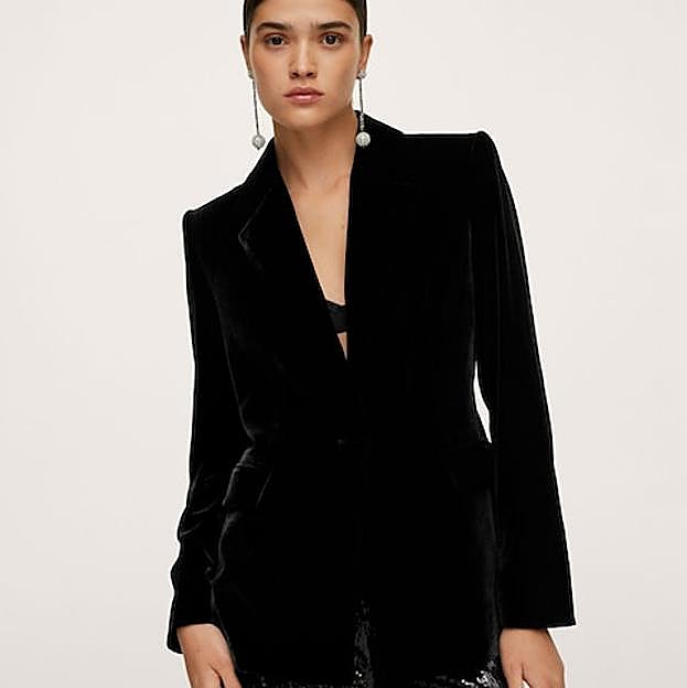 Imagen principal - Apuesta por un look de fiesta original y elegante con un traje de terciopelo que va a ser la envidia de tus amigas