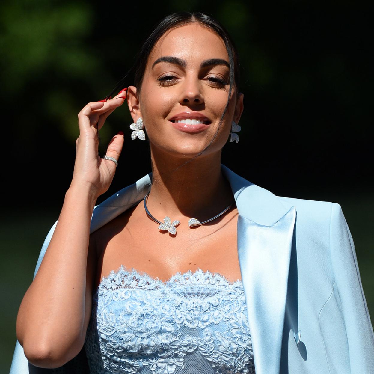 Pincha en la imagen para ver bases de maquillaje ligeras e invisibles.