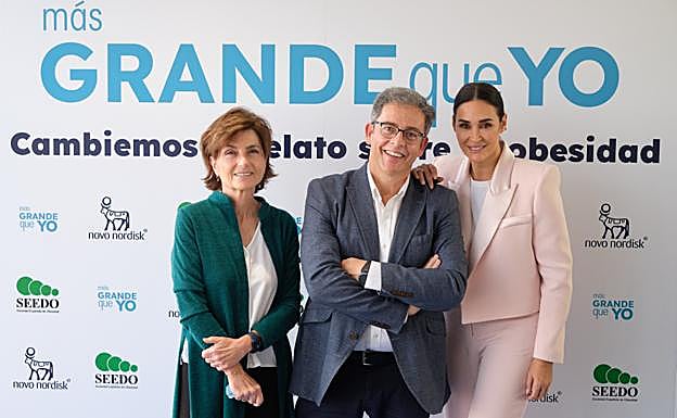 Dra. Susana Monereo, especialista en Endocrinología y Nutrición y secretaria de SEEDO; Francisco Poyato, Obesity Medical Manager de Novo Nordisk; y Vicky Martín Berrocal, embajadora del Movimiento «Más Grande Que Yo»