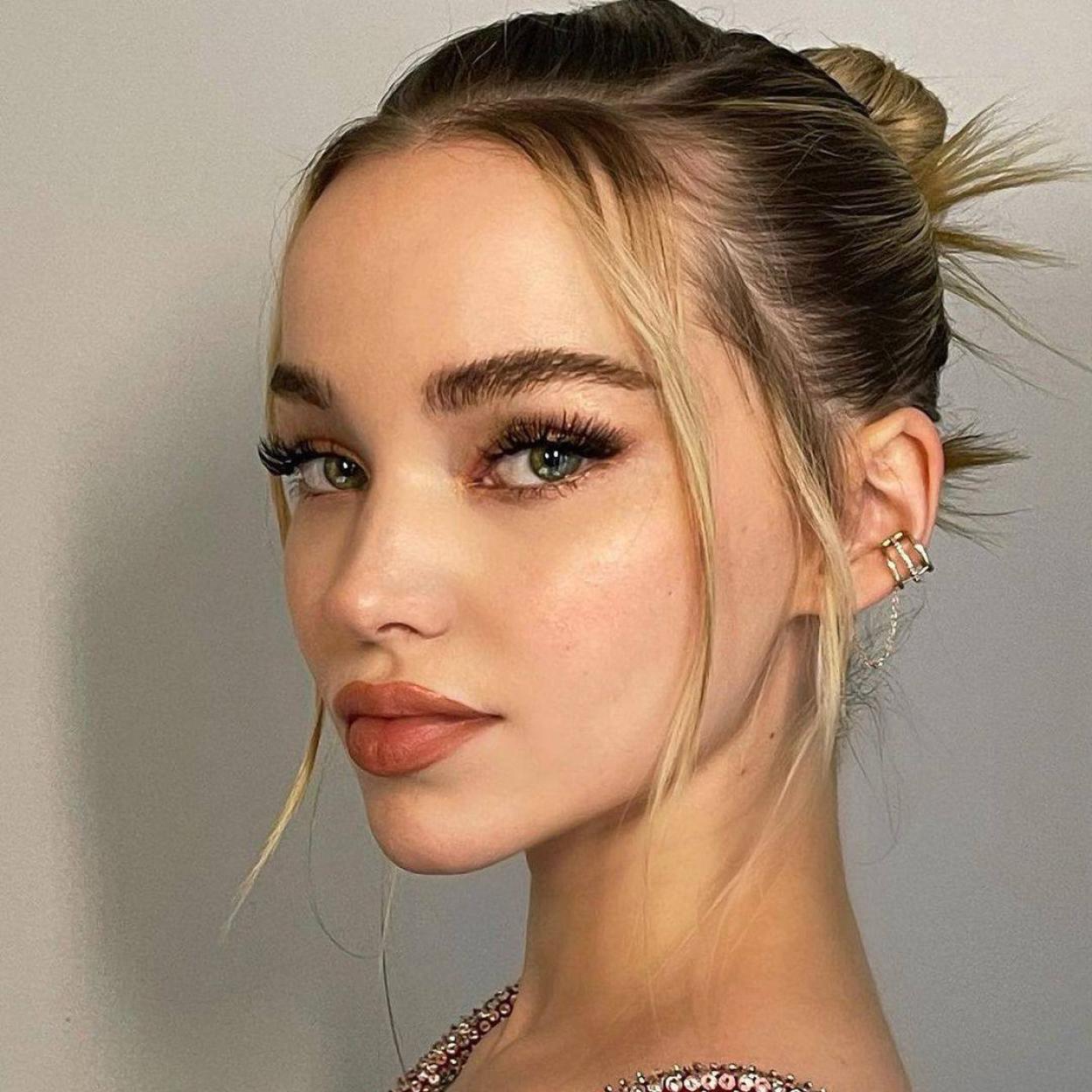 Pincha en la imagen para ver Ondulado y con raya al lado: las influencers confirman que el peinado que favorece a todo tipo de rostros y a cualquier tipo de pelo es este