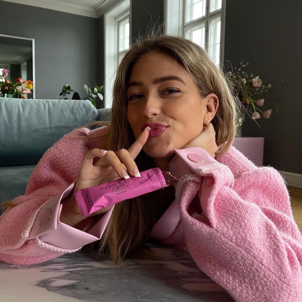 Pincha en la foto para ver los abrigos de tendencia con los que ponerle color al otoño. 