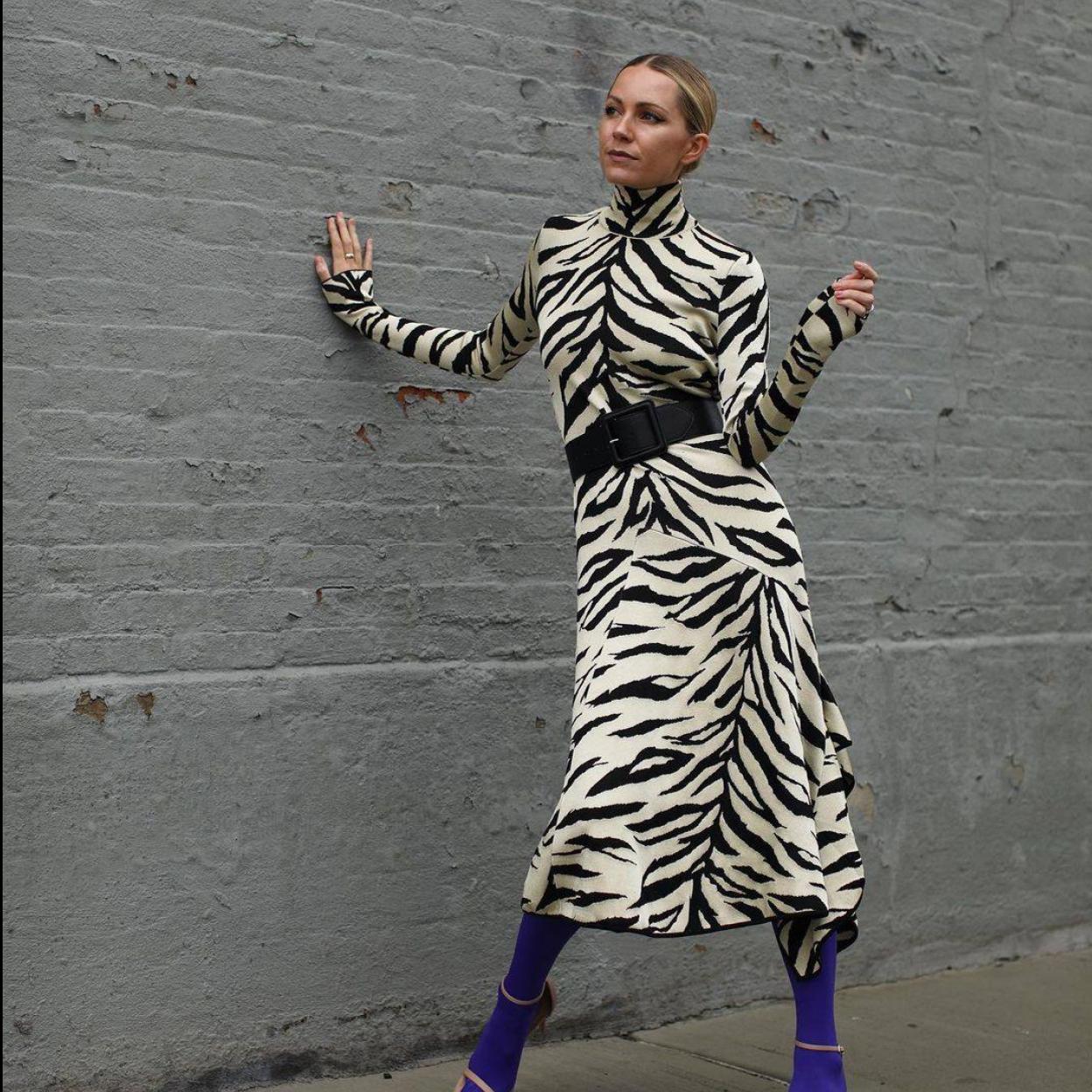 Pincha en la imagen para ver Zara tiene los vestidos retro en tendencia super bonitos para mujeres modernas, sofisticadas o románticas