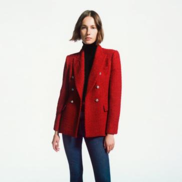 Imagen secundaria 1 - 1. Americana de traje de color rojo de Zara (39,99 euros). 2. Americana con doble botonadura dorada de Zara (49,99 euros). 3. Abrigo largo de lana de Zara (109,99 euros). 