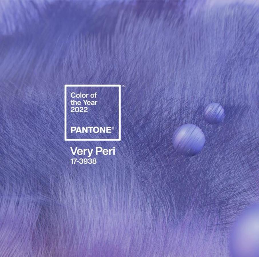El Very Peri es el primer color que se sumará a la lista como un tono completamente nuevo dentro del universo cromático de Pantone. Es el resultado de un proceso dirigido por los expertos de Pantone que ha dado lugar a la creación de este nuevo color. "El Pantone Color of the Year es el reflejo de lo que está ocurriendo en nuestra cultura mundial y expresa la respuesta a lo que la gente busca en este color", subraya Laurie Pressman, Vicepresidenta del Pantone Color Institute. "Esta nueva y compleja tonalidad azul fusionada con un rojo violáceo resalta el abanico de posibilidades que se nos presenta", añade.
