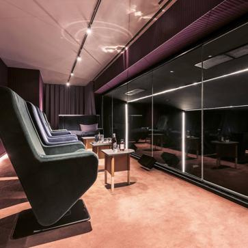 Imagen secundaria 1 - Salas de cine privadas y compartidas y un karaoke de bandas sonoras. Y además, París