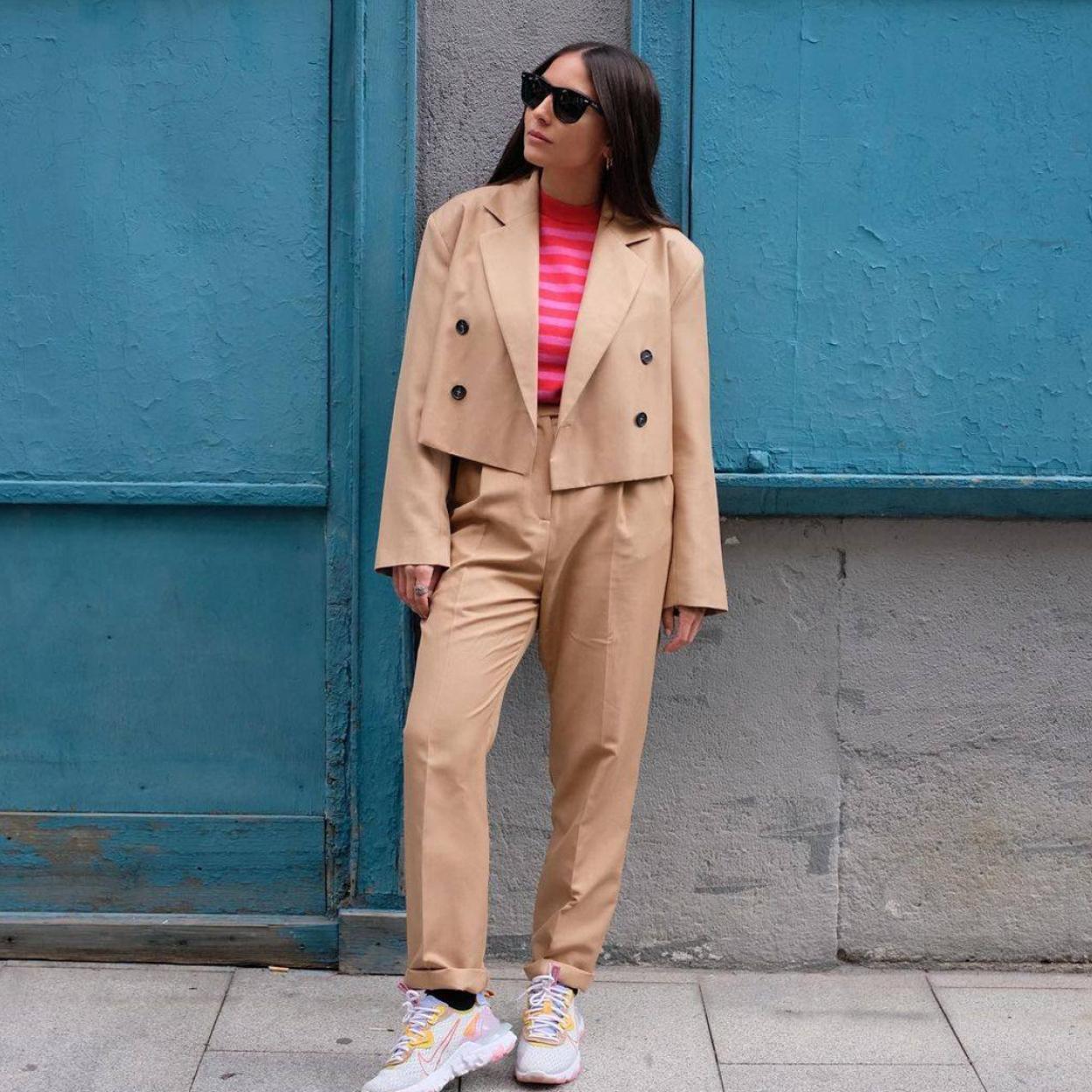 Pincha en la foto para ver los abrigos, chaquetas y blazers que demuestran que el estampado de cuadros más elegante y favorecedor es el Príncipe de Gales