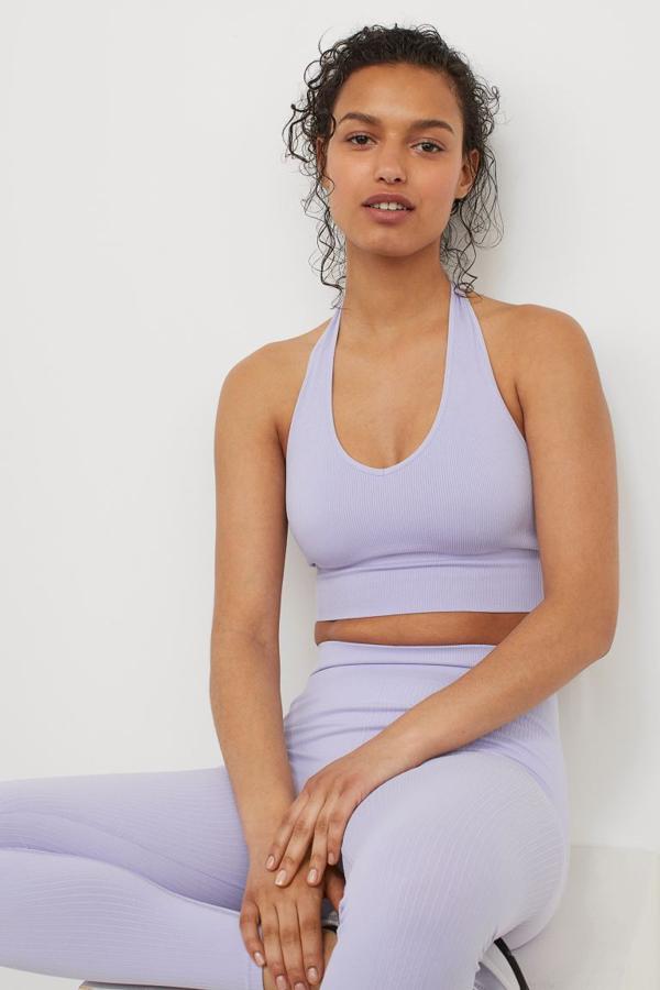 Conjunto deportivo de mallas (29,99 euros) y top (21,99 euros), de H&M.