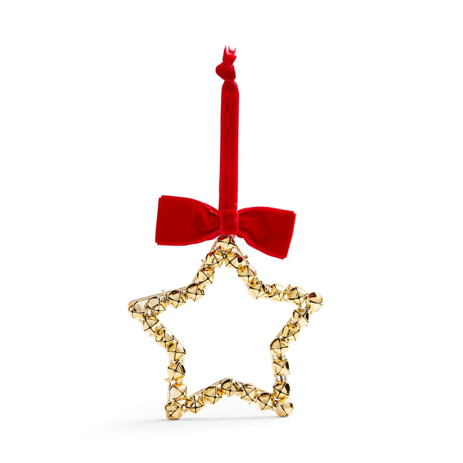 Esta estrella de cascabeles dorada con lazo de terciopelo rojo, para colgar en el árbol de Navidad o en la puerta, cuesta 2 euros en Primark Home.