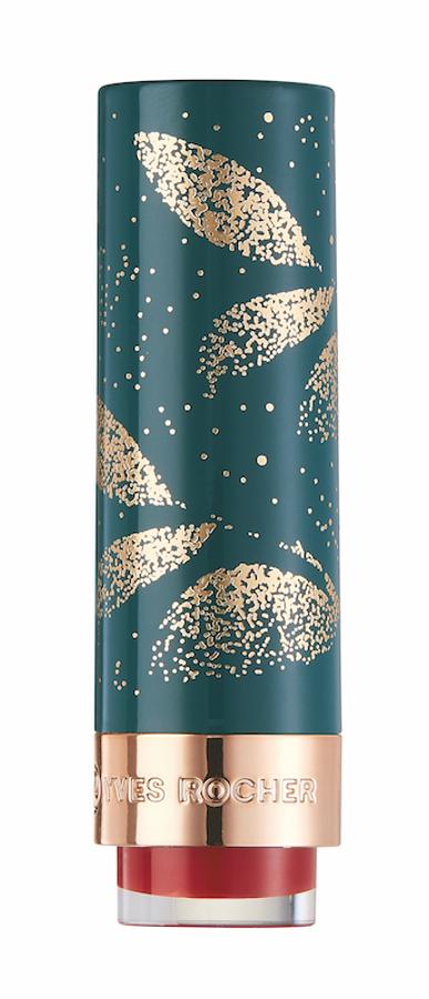 Edición especial navideña de la mítica barra de labios de la firma. Disponible en tres tonos festivos inspirados en los colores del jardín de Yves Rocher, la carcasa de estos labiales se viste de un verde intenso con colores dorados. (9,95 euros).