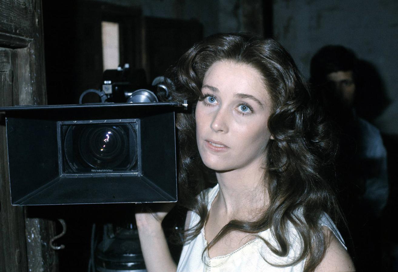  Verónica se inició en el mundo del cine en los años setenta gracias a su padre, el influyente productor José María Forqué. Su etapa de máxima popularidad comenzó en los años ochenta, período en el que consiguió el reconocimiento de crítica y público y tres premios Goya.