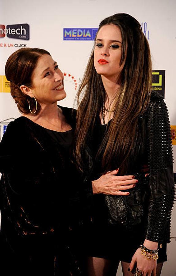 Verónica Forqué sólo tuvo una hija, María, fruto de su relación con Manuel Iborra. Verónica ha mostrado desde siempre su máximo apoyo a la trayectoria artística de su hija, muy transgresora y provocativa. Recientemente pudimos ver la extraordinaria relación entre madre e hija en MasterChef Celebrity, donde María acudió para acompañar a su madre en la cocina.