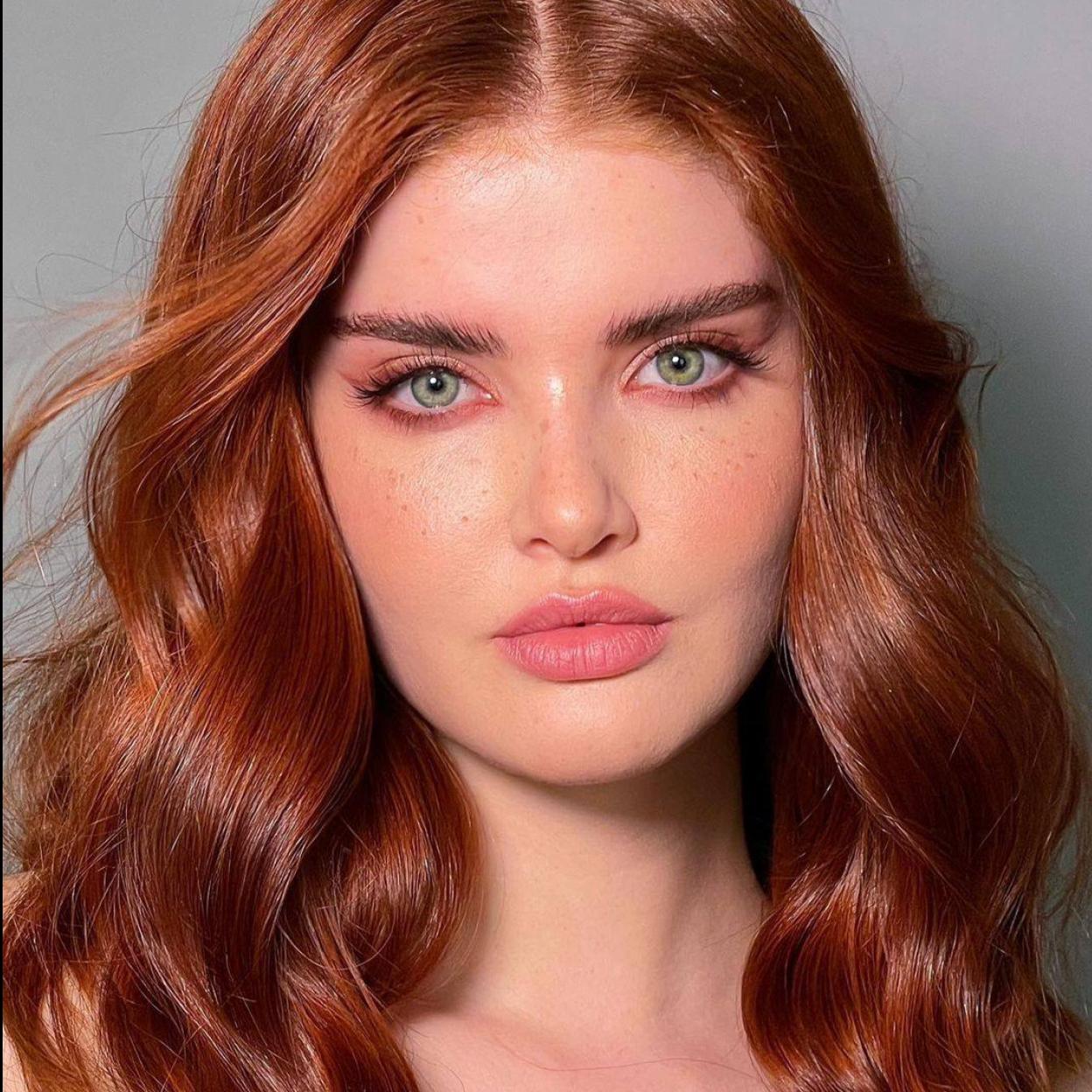 Pincha en la imagen para ver Las mejores cremas, sérums, contornos de ojos, aguas micelares y tónicos con ácido hialurónico que darán volumen a tu piel además de reducir las arrugas y disimular las líneas de expresión