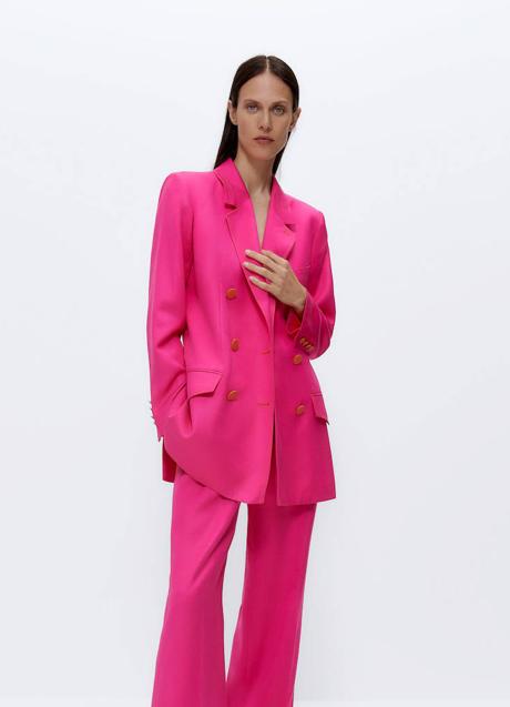 Imagen - La americana fucsia tiene un diseño largo