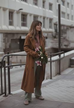 Imagen secundaria 2 - Abrigos color camel: 1. Jessie Chanes. 2. Sincerely Jules. 3. Ester Bellón.