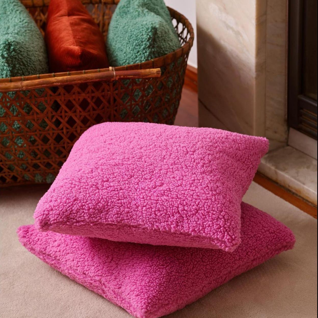 Cojines baratísimos, adornos originales y menaje lleno de color para decorar por menos de 30 euros en Parfois