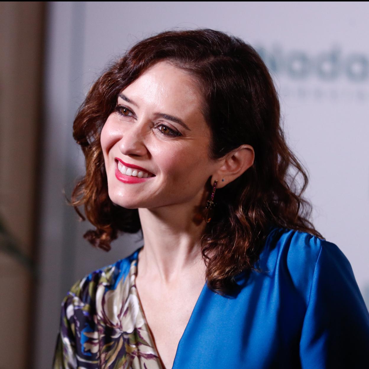 Pincha en la imagen para ver las blazers del low cost que pegan con todo, son perfectas para ir a la oficina y serán tu chaqueta de entretiempo perfecta.