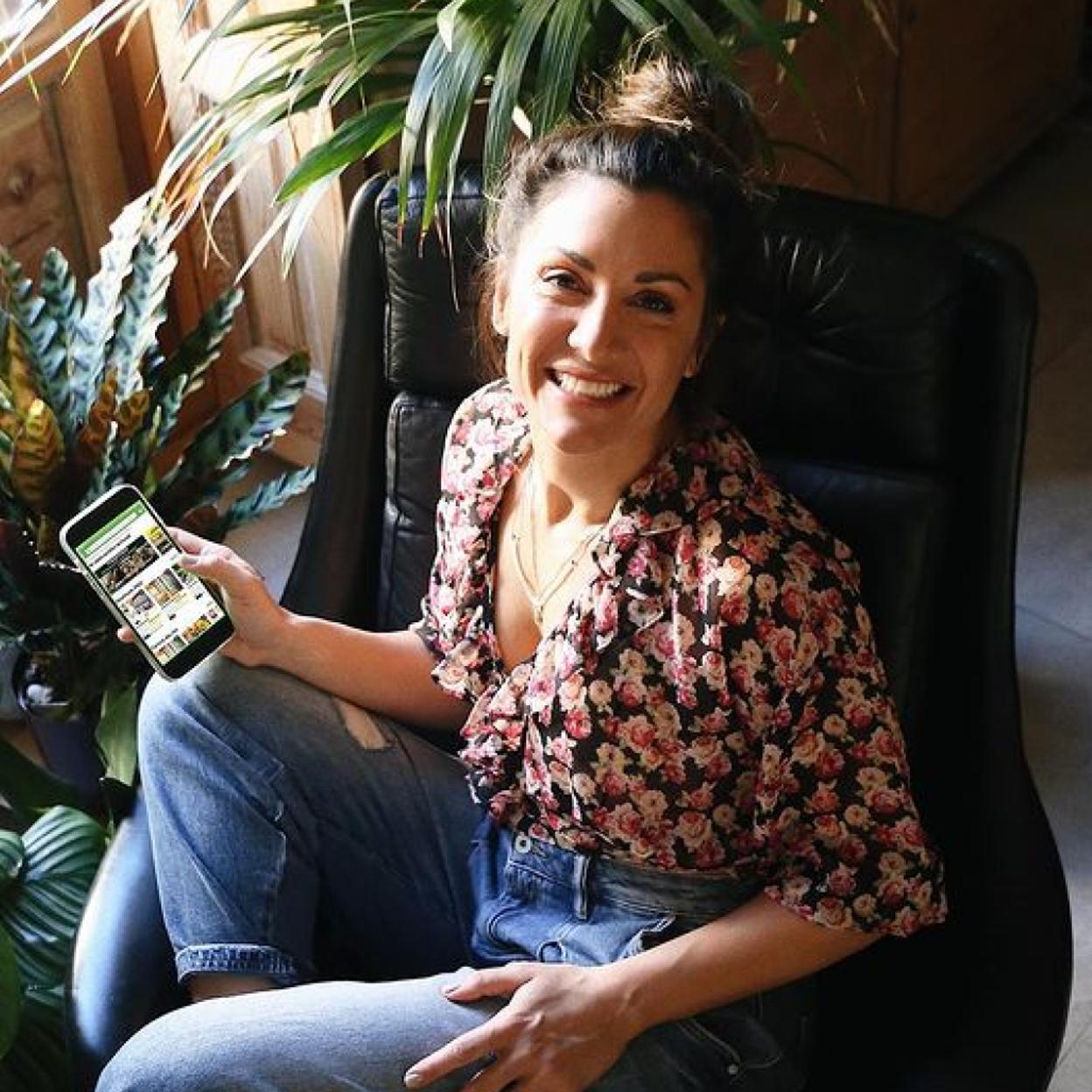 Pincha en la imagen para ver los exclusivos abrigos de Zara Atelier que ha llevado Marta Ortega y que ya triunfan entre las influencers.