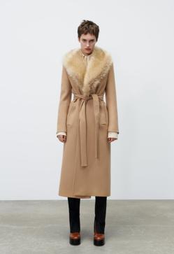 Imagen secundaria 2 - 1. Abrigo de lana corto con cuello de pelo de color camel de Zara (89,99 euros). 2. Abrigo corto en color caqui con botones dorados de Zara (99,99 euros). 3. Abrigo largo con cinturón en color beige oscuro de Zara (129 euros) 