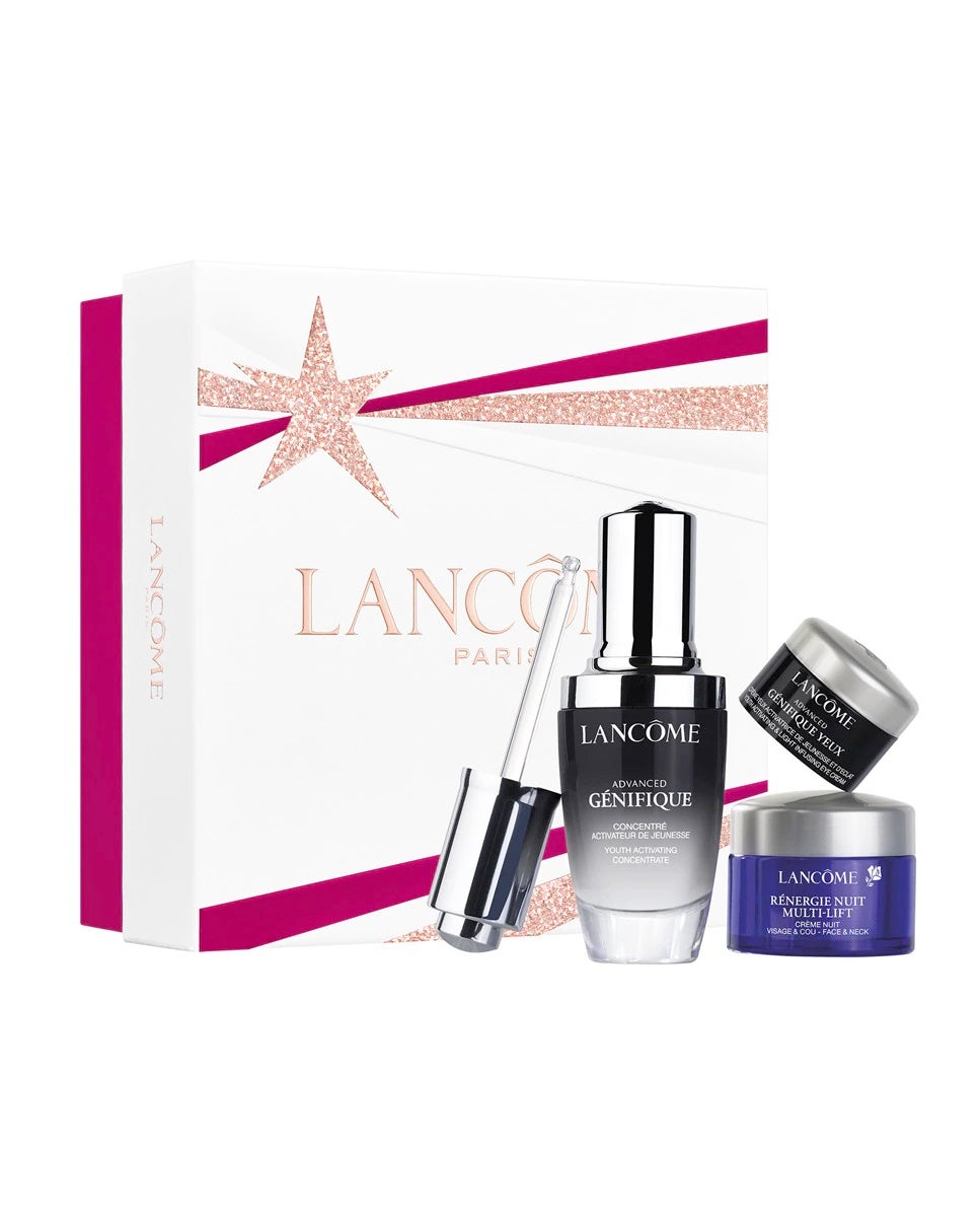 Estuche de regalo Advanced Génifique Lancôme, una oportunidad perfecta para hacerte con los best seller antiedad de la firma: el icónico sérum Advanced Génifique, la crema de noche Rénergie Multi-lift Night Cream y el contorno de ojos Advanced Génifique. El trío ideal para combatir los signos de la edad sin fallos: ilumina, alisa, unifica, rellena, aporta elasticidad y firma... (59,45 euros en El Corte Inglés).