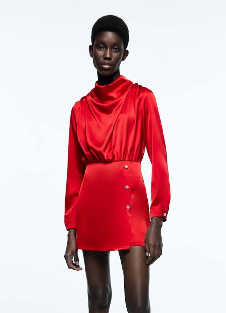 Imagen - El mono es de color rojo y acabado satinado