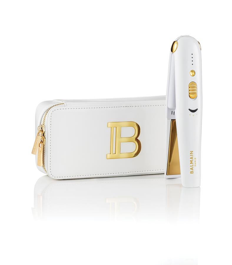 Limited Edition Cordless Straightener de Balmain (315 euros) es la nueva edición limitada de la famosa Cordless Straightener que popularizó Victoria Beckham en su cuenta de Instagram y que es la herramienta detrás de todos los desfiles de la Maison.