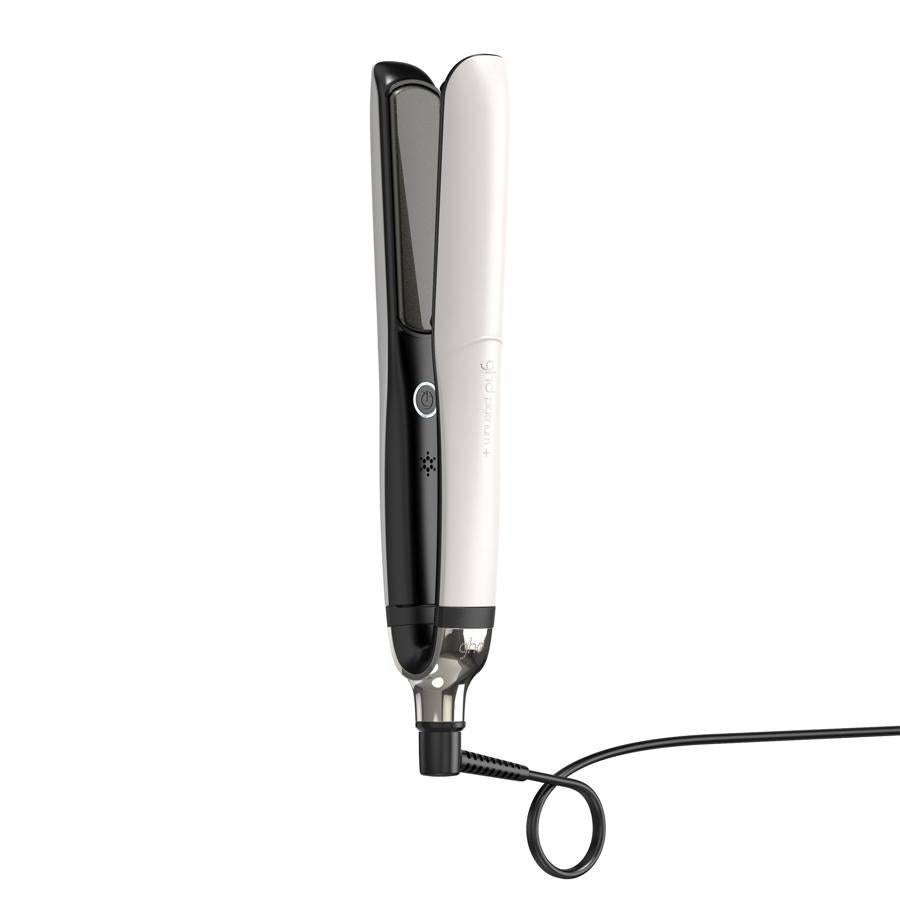 La ghd platinum+ (265 euros) es la plancha de pelo inteligente de la firma de peluquería que incorpora la innovadora tecnología predictiva Ultra-zone™. Esta plancha profesional predice y se adapta a las necesidades de tu cabello para una experiencia de peinado personalizada. Es, sin duda, la que más arrasa entre las influencers.