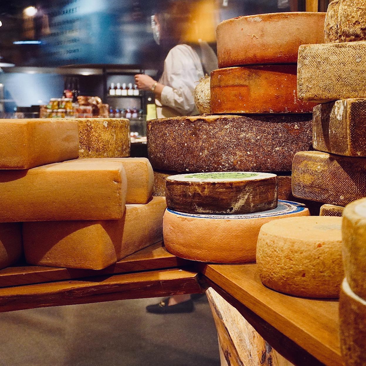 ¡Pasión por el queso! Nueve tiendas especializadas que tienes que conocer si quieres llevar tu amor por este lácteo divino más allá del supermercado