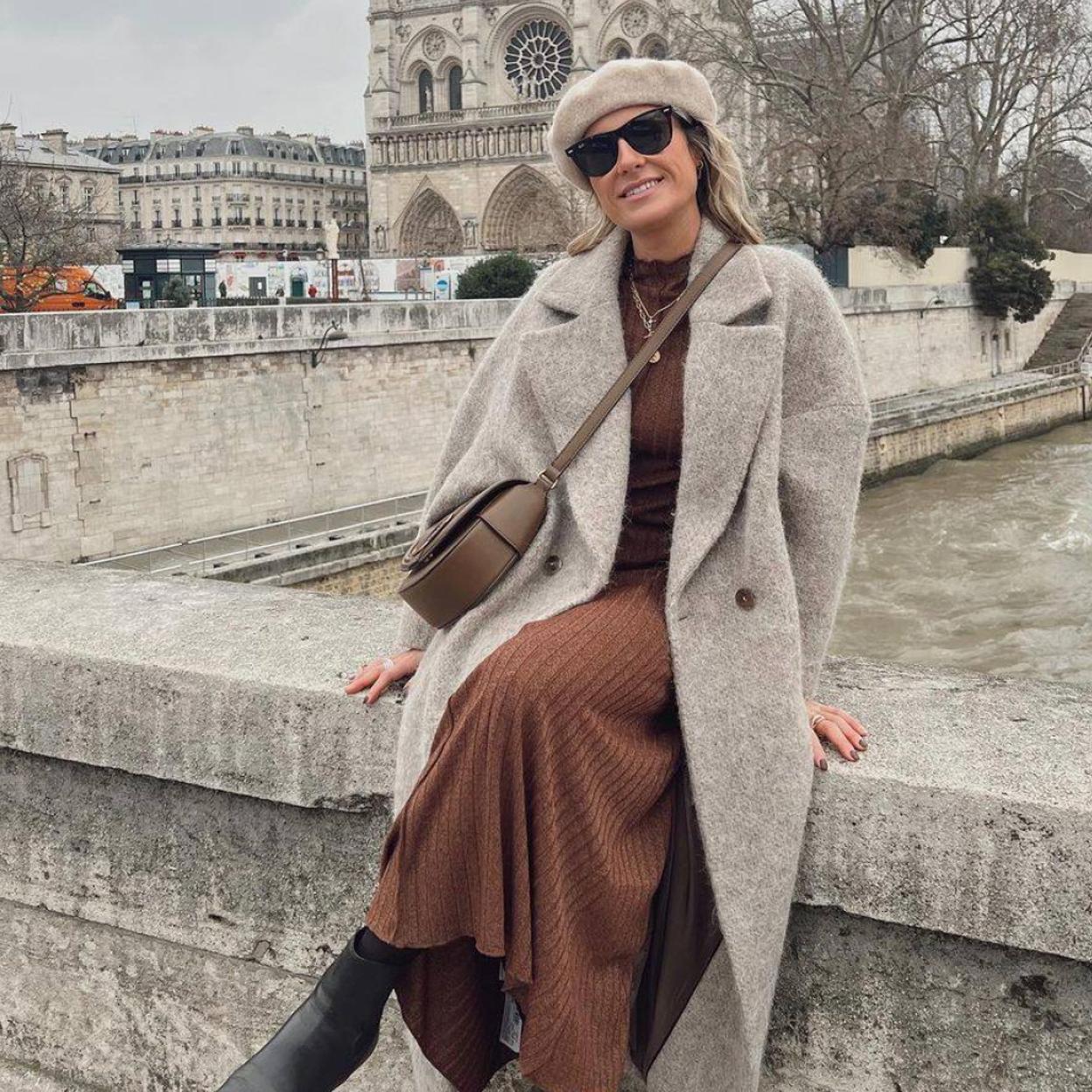 Pincha en la foto para ver el conjunto de punto con minifalda y chaleco que es perfecto para combinar con tus básicos y conseguir un estilismo a la última