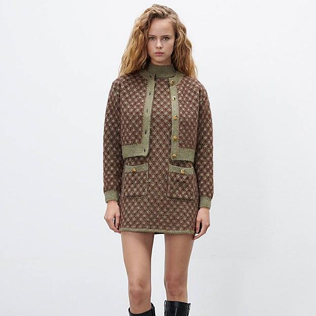 Imagen principal - 2 conjuntos de punto estampados que son ideales para looks diarios calentitos y cómodos con botas altas