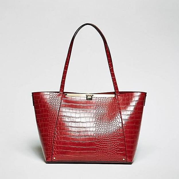 Imagen principal - Bolsos grandes, cómodos, prácticos, elegantes y perfectos que tienes que tener ya fichados para las rebajas