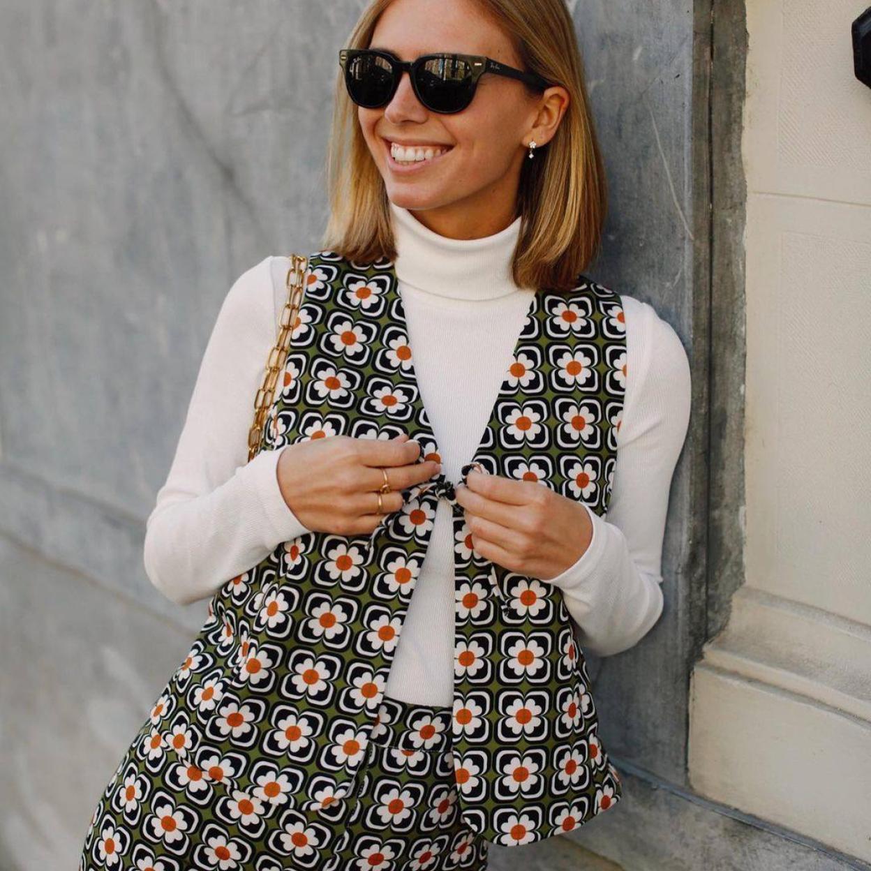 Pincha en la imagen para ver Los vestidos de flores más bonitos (y baratos) para llevar con botas y crear looks de otoño que arrasan en Instagram