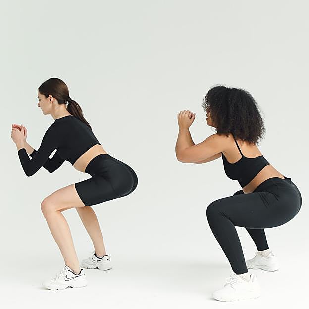 Sentadillas, el ejercicio estrella para tener unas piernas y glúteos fuertes y tonificados (y otros trucos extra)