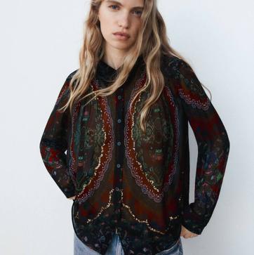 Imagen secundaria 1 - Las camisas y blusas más bonitas, originales y elegantes que mejoran looks con vaqueros de diario