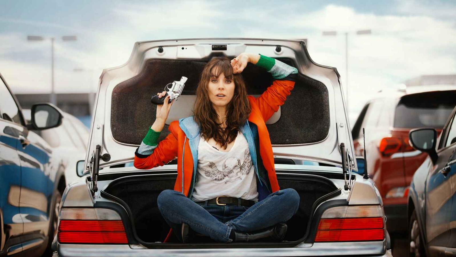 Creada por Iván Escobar, guionista junto a Antonio Sánchez Olivas y Martín Suárez, cuenta la historia de una psicóloga criminalista, Bárbara (Maggie Civantos), y su familia, después de ser esta víctima de una de las formas más novedosas de violencia criminal que se está propagando de forma masiva, los secuestros exprés. Ambientada en un mundo en el que todo se mueve con tanta rapidez que la capacidad de comprensión y reacción de las personas se ha visto alterada de un modo que aún no se conoce como nos afectará, un grupo de personas sabe que el malestar puede convertirse en miedo y explotarse con fines lucrativos. Ahora que trabaja como negociadora en casos similares al suyo, Bárbara tiene la misión de entender por qué le ocurrió esto y descubrir a las personas que amenazaron su vida y la de su familia.