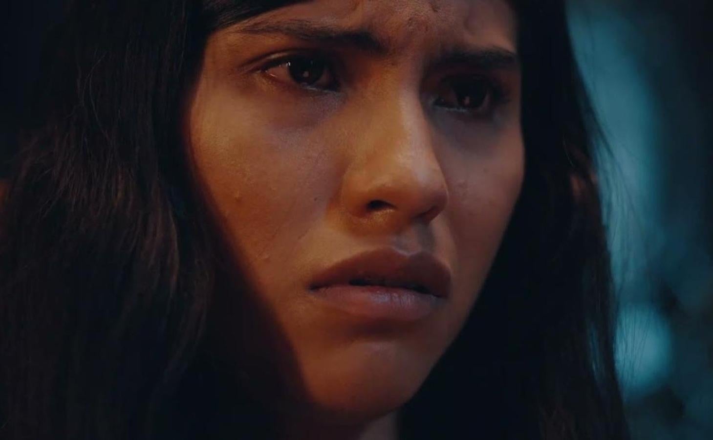 Thriller de la cineasta Lucía Puenzo que se ambienta en el glamour del México de los ochenta. La historia sigue a Concepción (Ilse Salas), la matriarca del concurso de belleza más importante del país, que, junto con un equipo de expertos maquilladores, entrenadores e incluso cirujanos, recibe a las 32 finalistas en su finca. Allí, las concursantes vivirán un duro entrenamiento de tres meses hasta llegar al certamen de Miss México. Pero, bajo las apariencias, la ropa y el maquillaje, se esconde un siniestro mundo y las concursantes tendrán que apoyarse entre ellas y unir sus fuerzas para tratar de salir vivas del concurso.