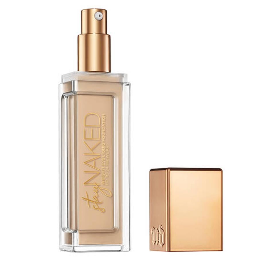 Ofrece 24 horas de duración con una cobertura muy ligera y un acabado mate. Su fórmula es vegana y waterproof No transfiere y difumina la aparición de poros dejando la apariencia natural de la piel. (26,55 euros)