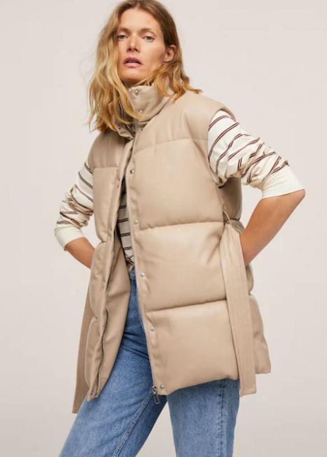 Chaleco beige efecto piel (de 59,99 a 49,99 euros).